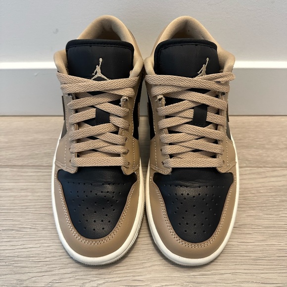 Nike Air Jordan 1 Low - Picture 7 of 13